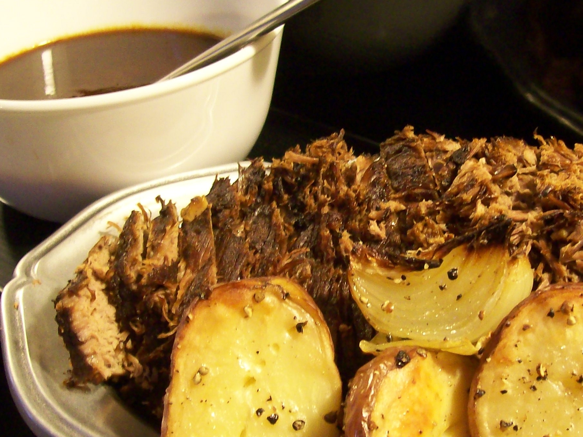 What's Cookin Rump Roast with Roasted Vegetables and Pan Gravy