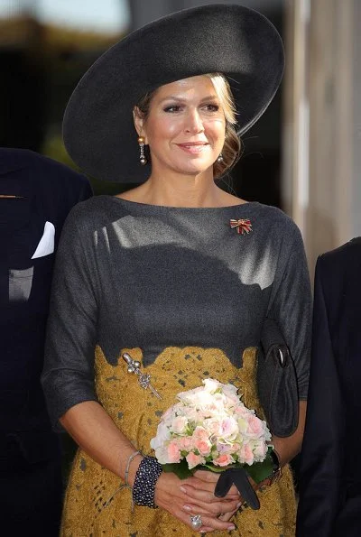 Governor of Rhineland-Palatinate Malu Dreyer and her Husband Klaus Jensen. Queen Maxima wore Natan wool top and yellow lace skirt. visit Germany