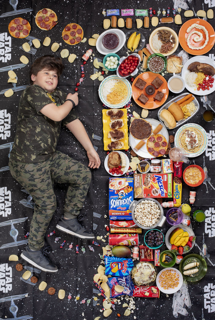 25 Children From Across The World Photographed With What They Eat Weekly