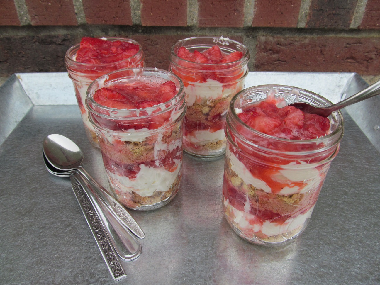 LL Farm Mason Jar Strawberry Cheesecake (no baking)