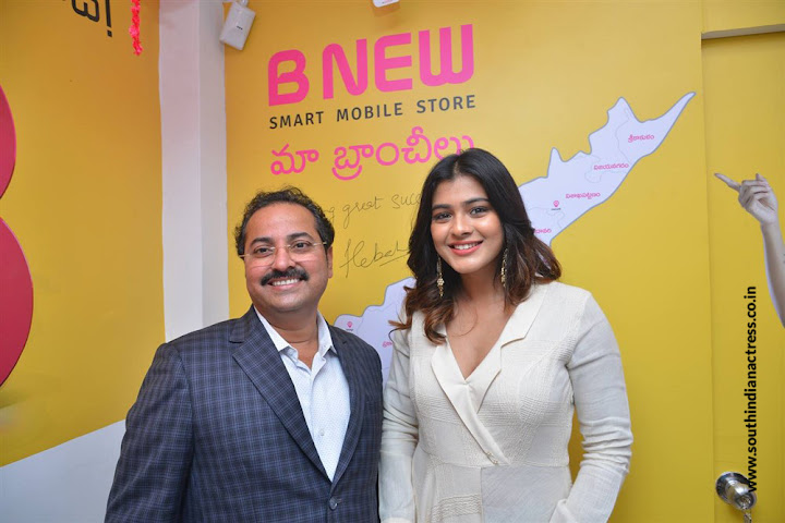 Hebah Patel launches B New Mobile Store at Tenali