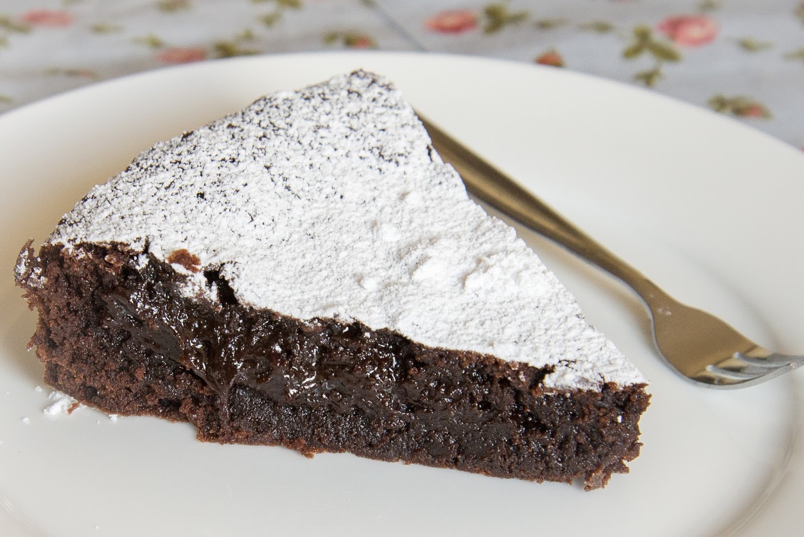 The Eclectic Reader: Swedish Chocolate Cake (Kladdkaka)