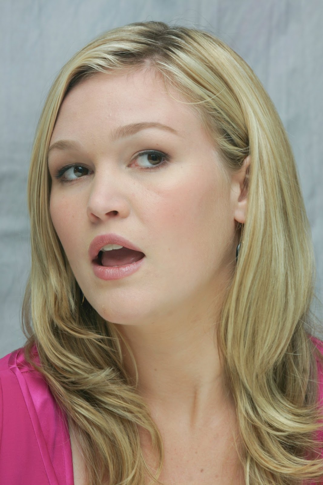 Julia Stiles Bio, Age, Worth, Married, Brother, Sister 
