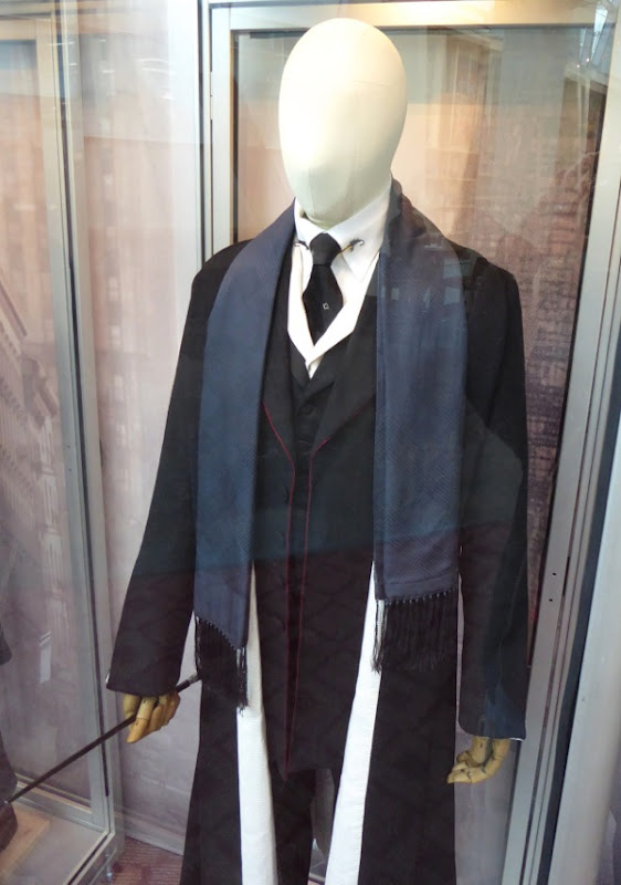 Hollywood Movie Costumes and Props: Fantastic Beasts and Where to Find ...