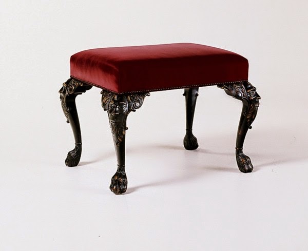 Baroque stools for an elegant room design!