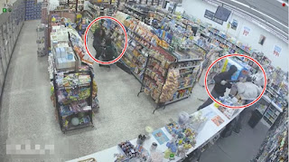 INCREÍBLE: 2 jóvenes entran a un supermercado a robar, pero 30 segundos después, el dueño del supermercado les das las gracias, MIRA PORQUE