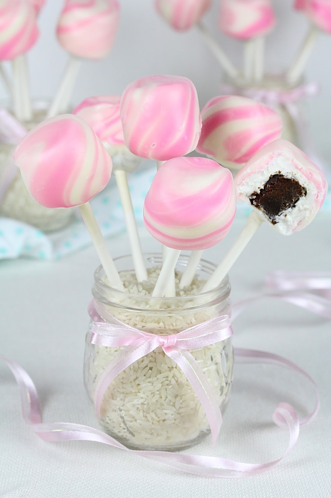 BROWNIE STUFFED SWIRLED MARSHMALLOW POPS + VIDEO In Good