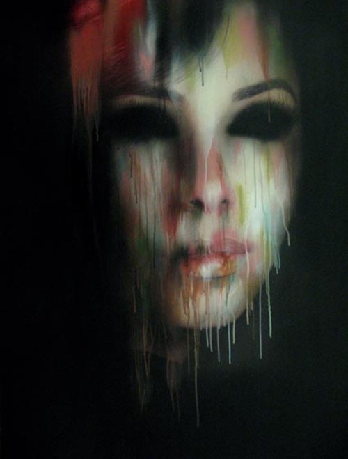 Marco Rea pinturas com spray retratos sombrios melancólicos assombrados mulheres publicidade moda