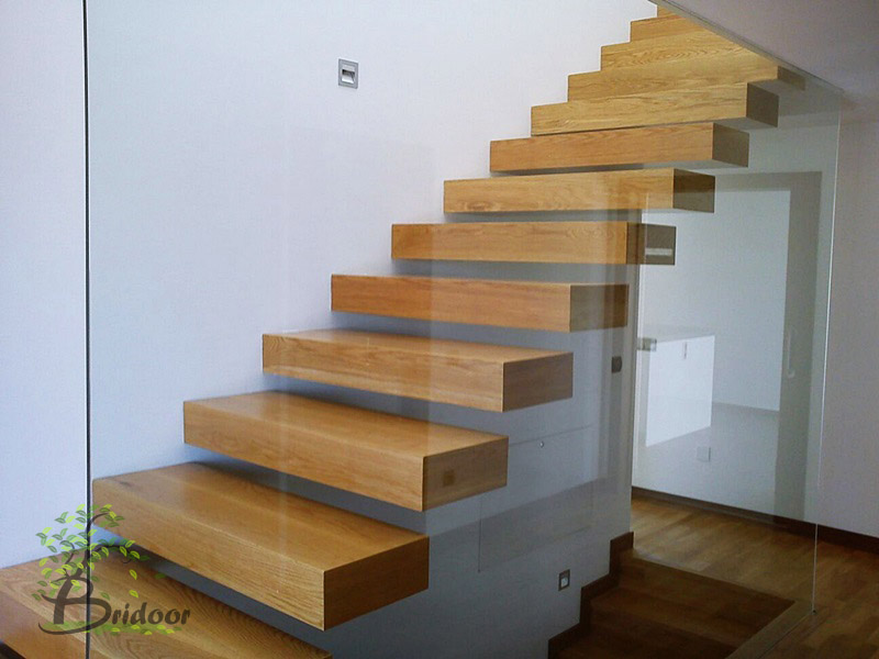 Funcionar mayoria danza Bridoor S.L: Escalera de diseño para vivienda en Villanueva del Pardillo,  Madrid