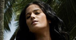 Poonam Pandey Semi Naked Hot And Sexy Pictures