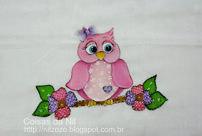 fralda pintada com coruja rosa e flores efeito patch