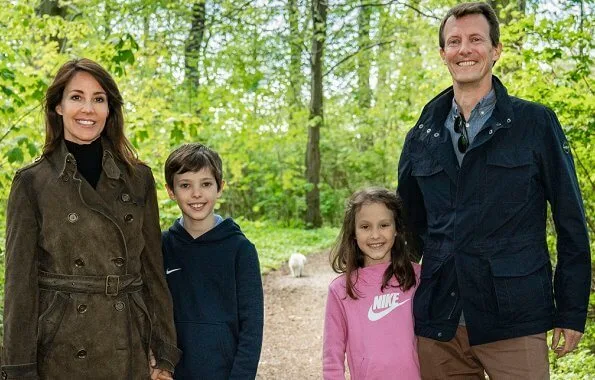 Prince Joachim and Princess Marie and children Prince Henrik and Princess Athena are back in Paris. Brown trench coat