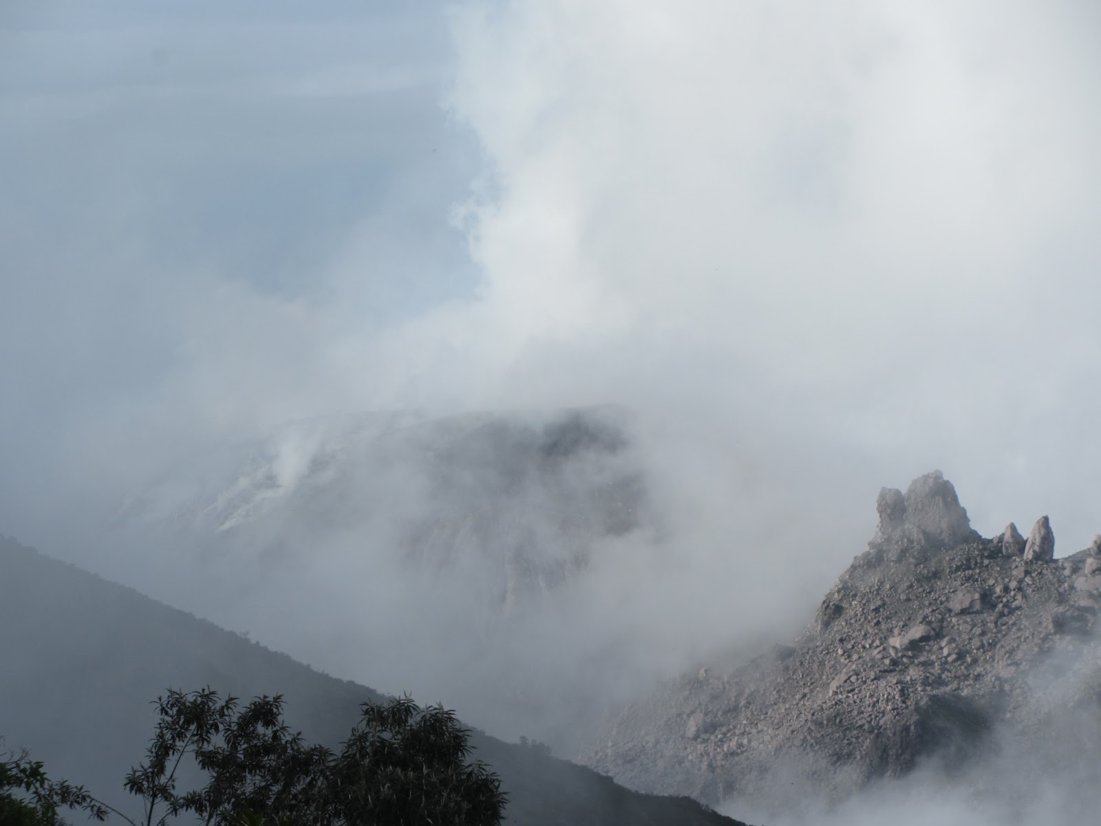Ver as erupções vulcânicas do SANTIAGUITO, o vulcão mais jovem da Guatemala