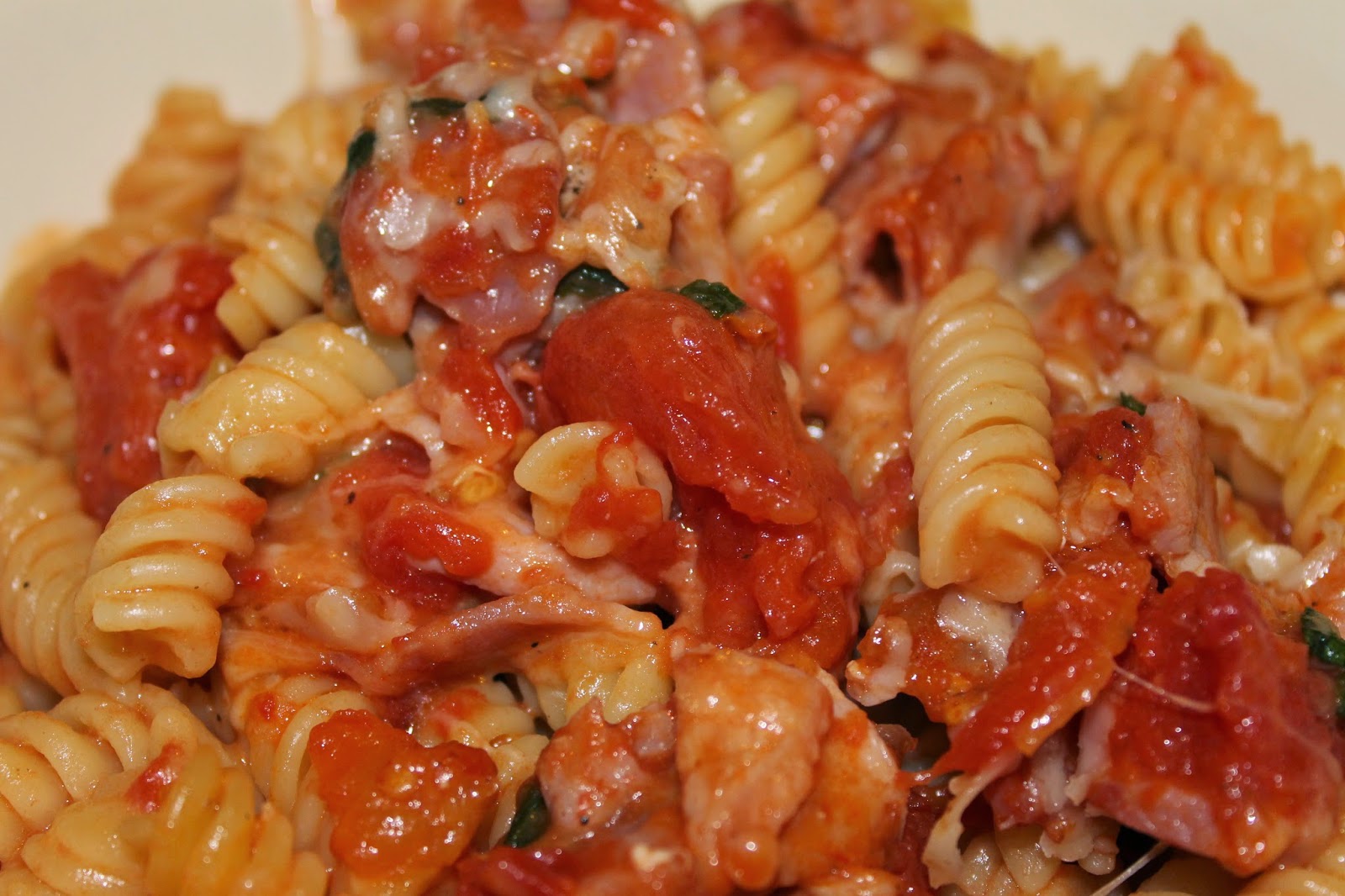 JibberJabberUK Bacon, Mozzarella and Basil Pasta Bake