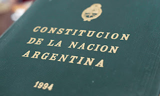 Pequeño recordatorio de la constitución nacional y la deuda externa