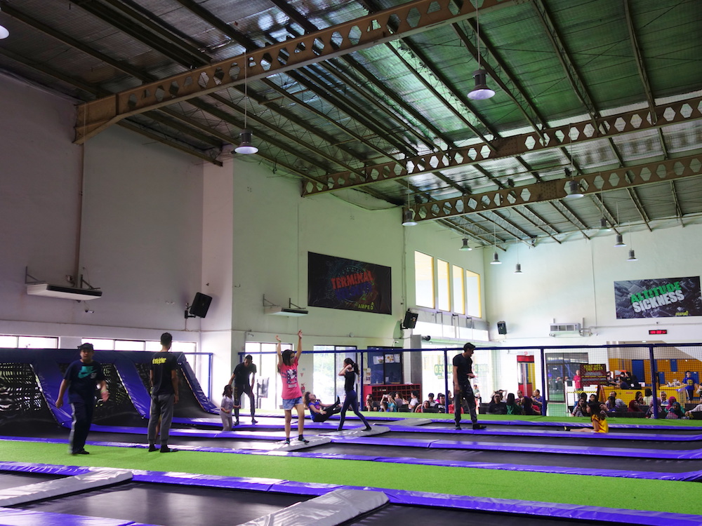 tesyasblog Things You Should Know Before Jumping at Amped Trampoline Park Jakarta