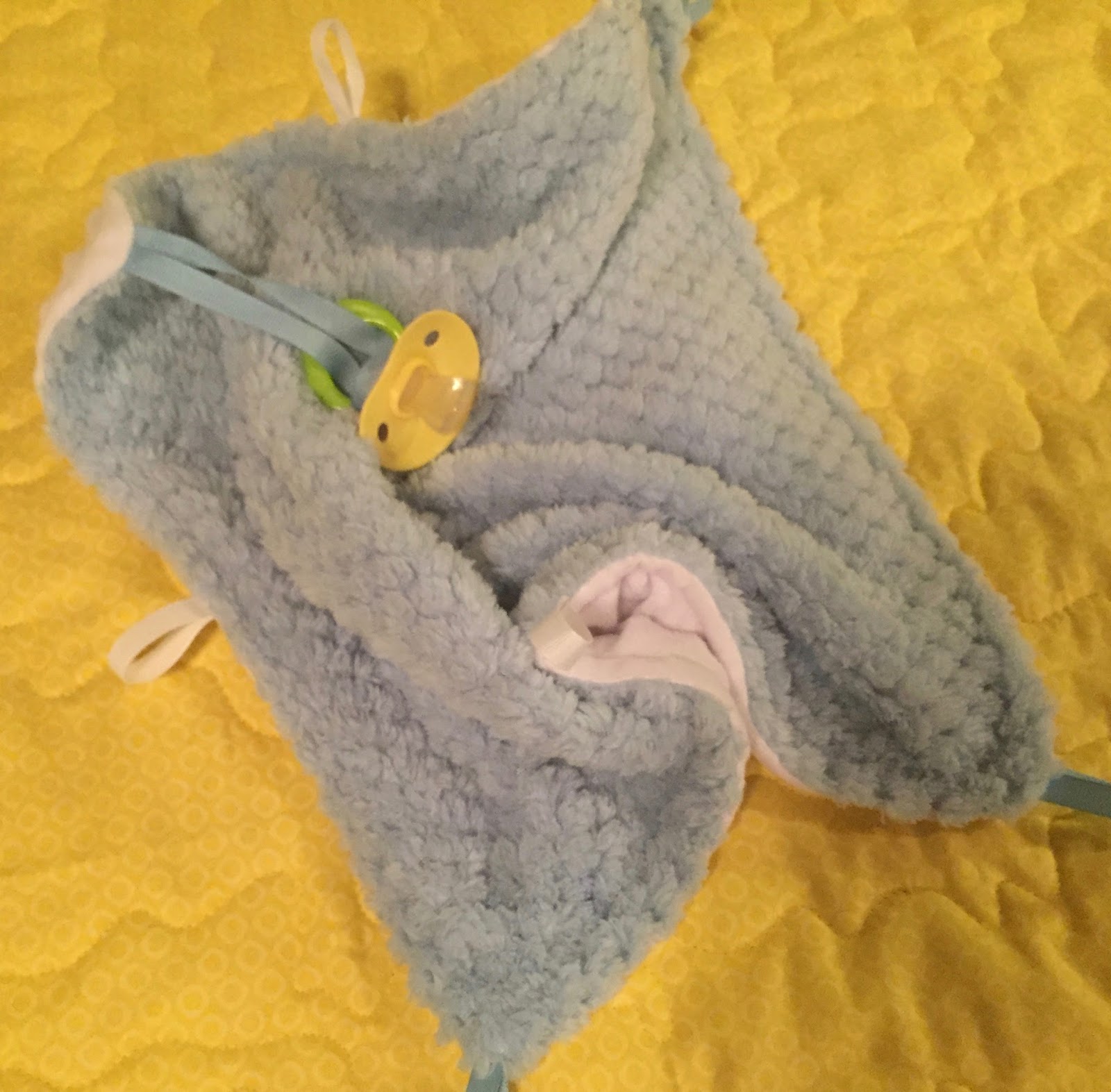 Deerecountry Quilts Minkee Security Blanket/Pacifier Holder