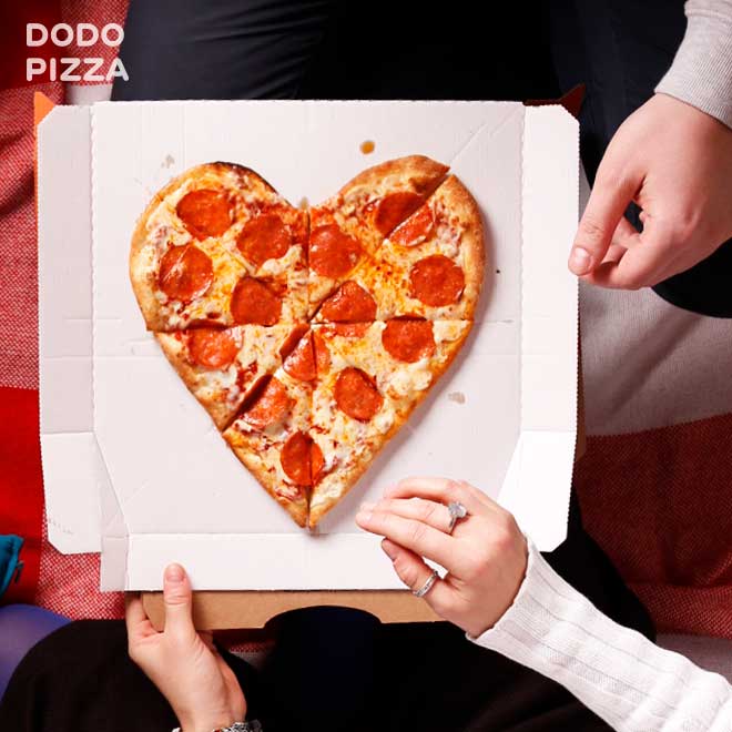 Додо пицца сердце. Пицца сердце Додо. Додо пицца сердечко. Сердечко из пиццы. Пицца сердцем с бортиками.