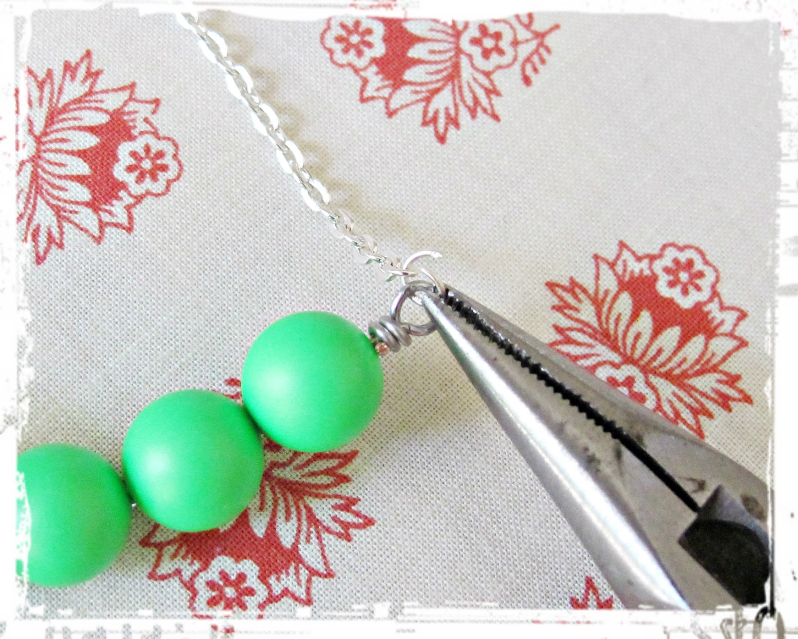 Two Cheeky Monkeys Funky Neon Necklace Tutorial