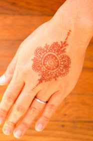 How Kids can make Henna Hands using washable markers