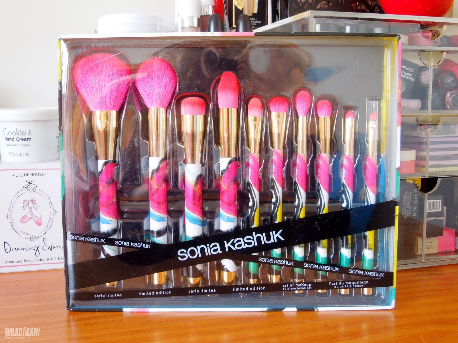 Buy the mini 5 Piece Kabuki Makeup Brush Set with Brush Holder by Beauty  Junkees