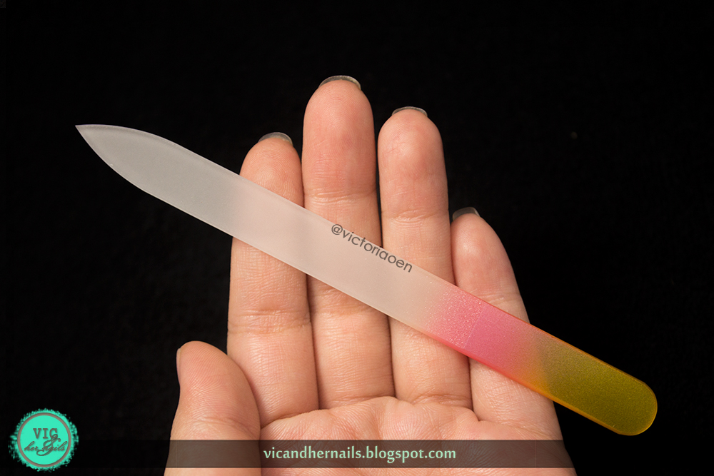 Vic and Her Nails Aveniro Glass Nail Files Review