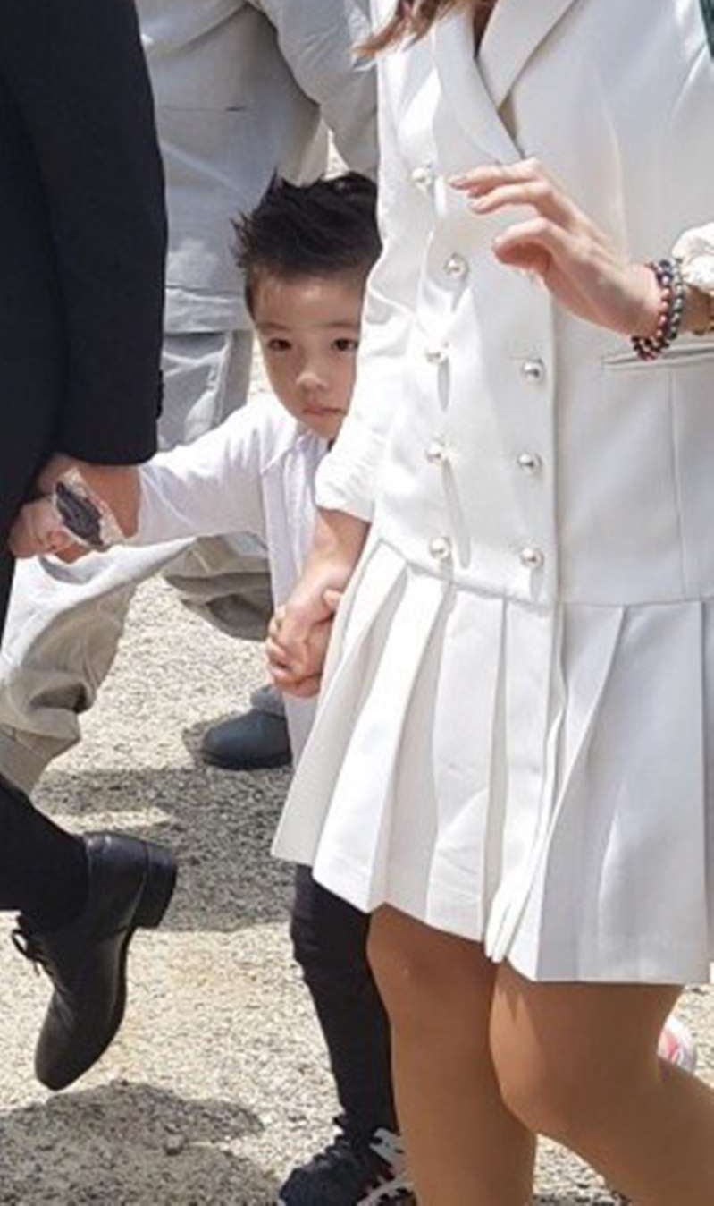 Netizens Rave Over Photos Of Lee Byung-hun And Lee Min-jung Adorable