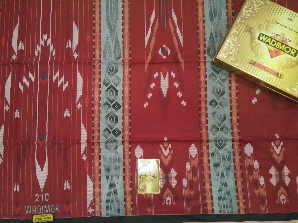 Sarung Tenun ATBM (Alat Tenun Bukan Mesin)