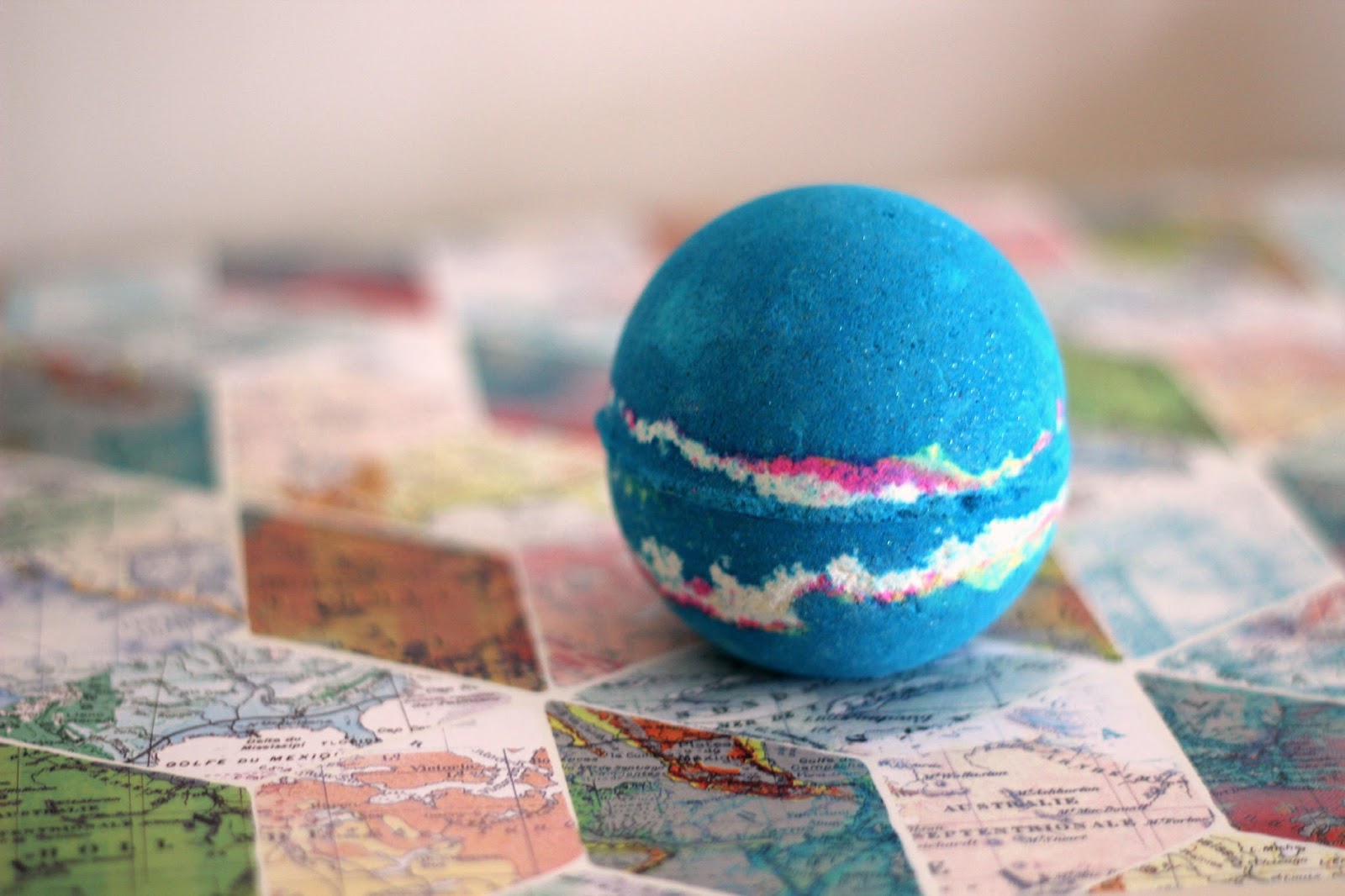 LUSH OXFORD STREET EXCULSIVE INTERGALACTIC BATH BOMB SHALLOWWONDERLAND