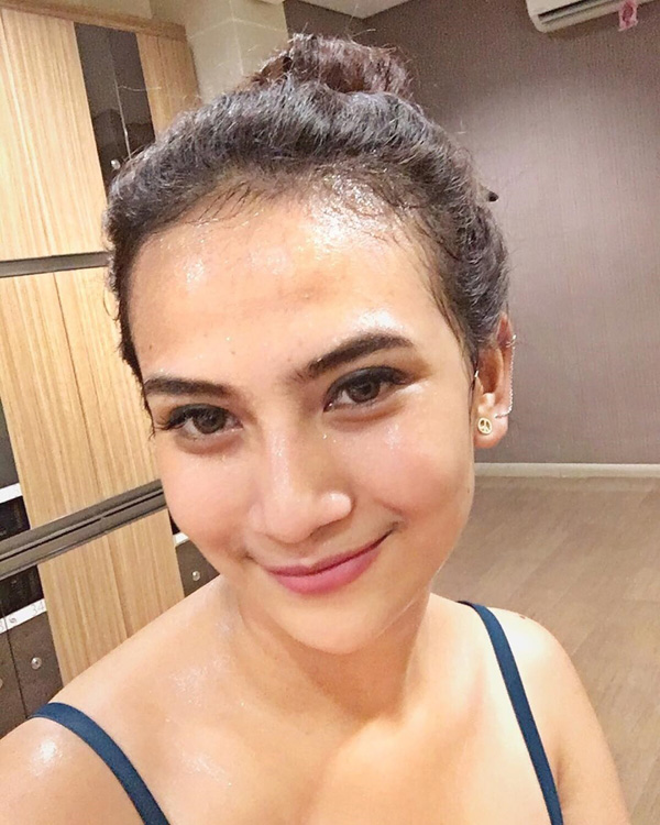 Foto-Foto Hot Vanessa Angel Beredar Tanpa Sensor - Artis Seksi