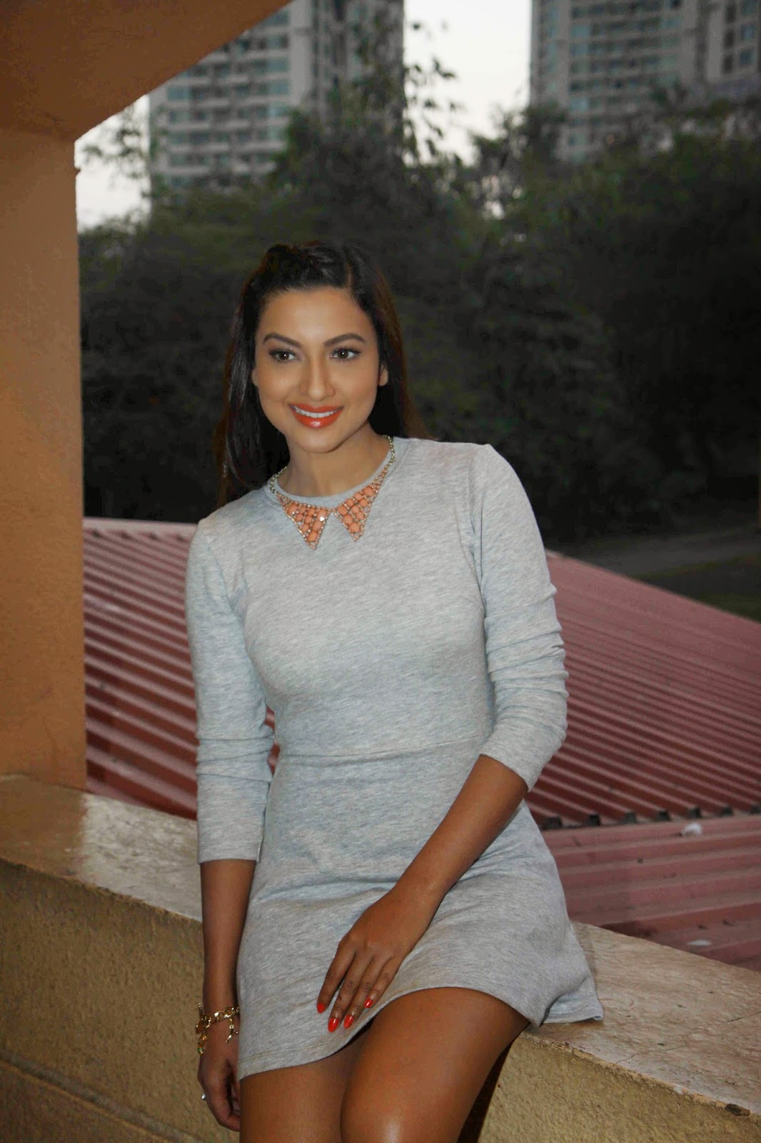 High Quality Bollywood Celebrity Pictures Gauhar Khan Sexiest Legs Show In A Short Dress At