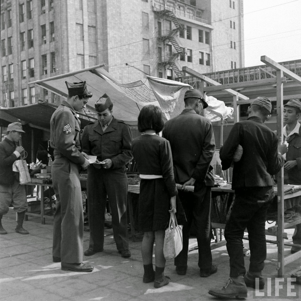 Black+Market+in+Japan+in+1946+(2).jpg