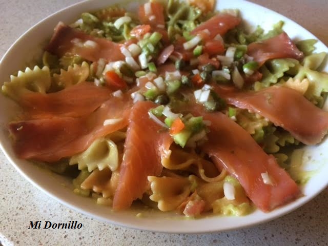 Pasta Con Salsa De Aguacate Y Salmón Ahumado.
