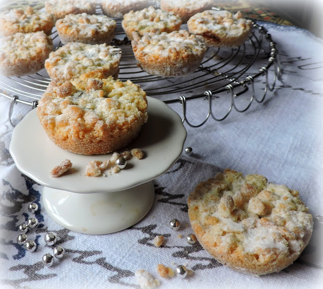 Crumble Topped Mince Pies
