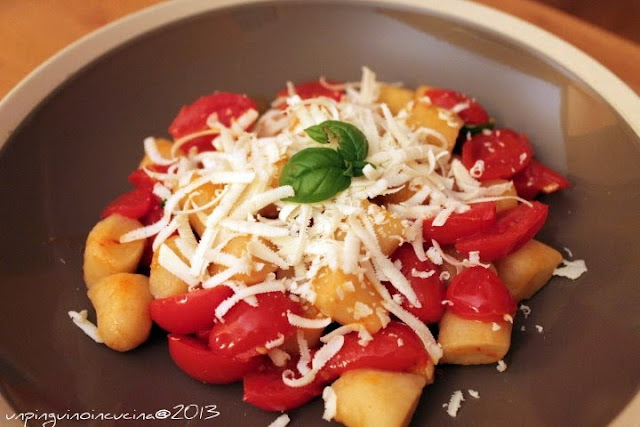 gnocchetti all'acqua con pomodorini e basilico