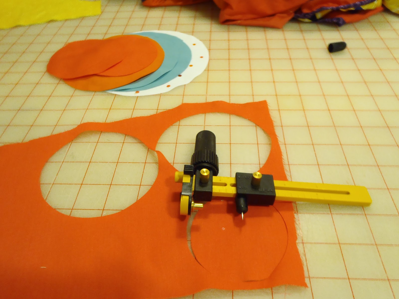 Becky's Blog - lots of fun shtuff: My Olfa Circle Cutter - Fun!!!