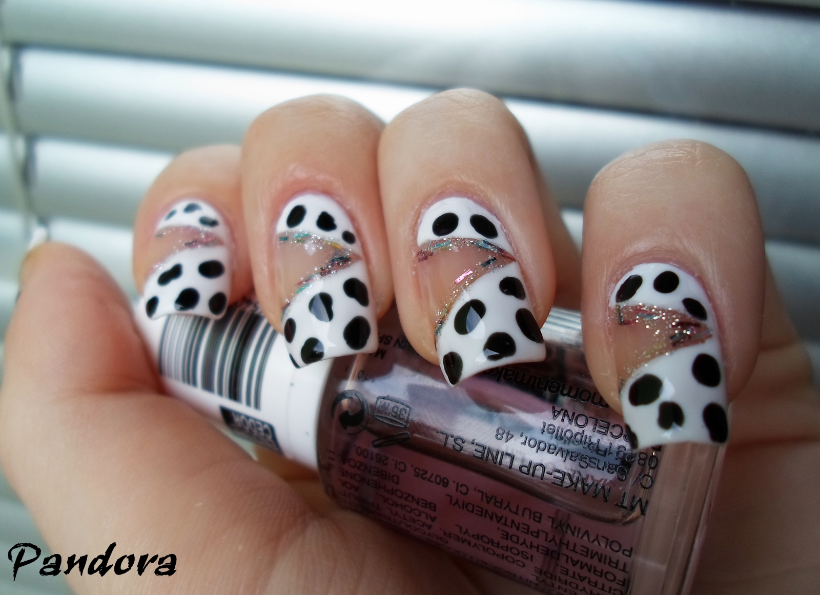 Pandora nails: Black & white