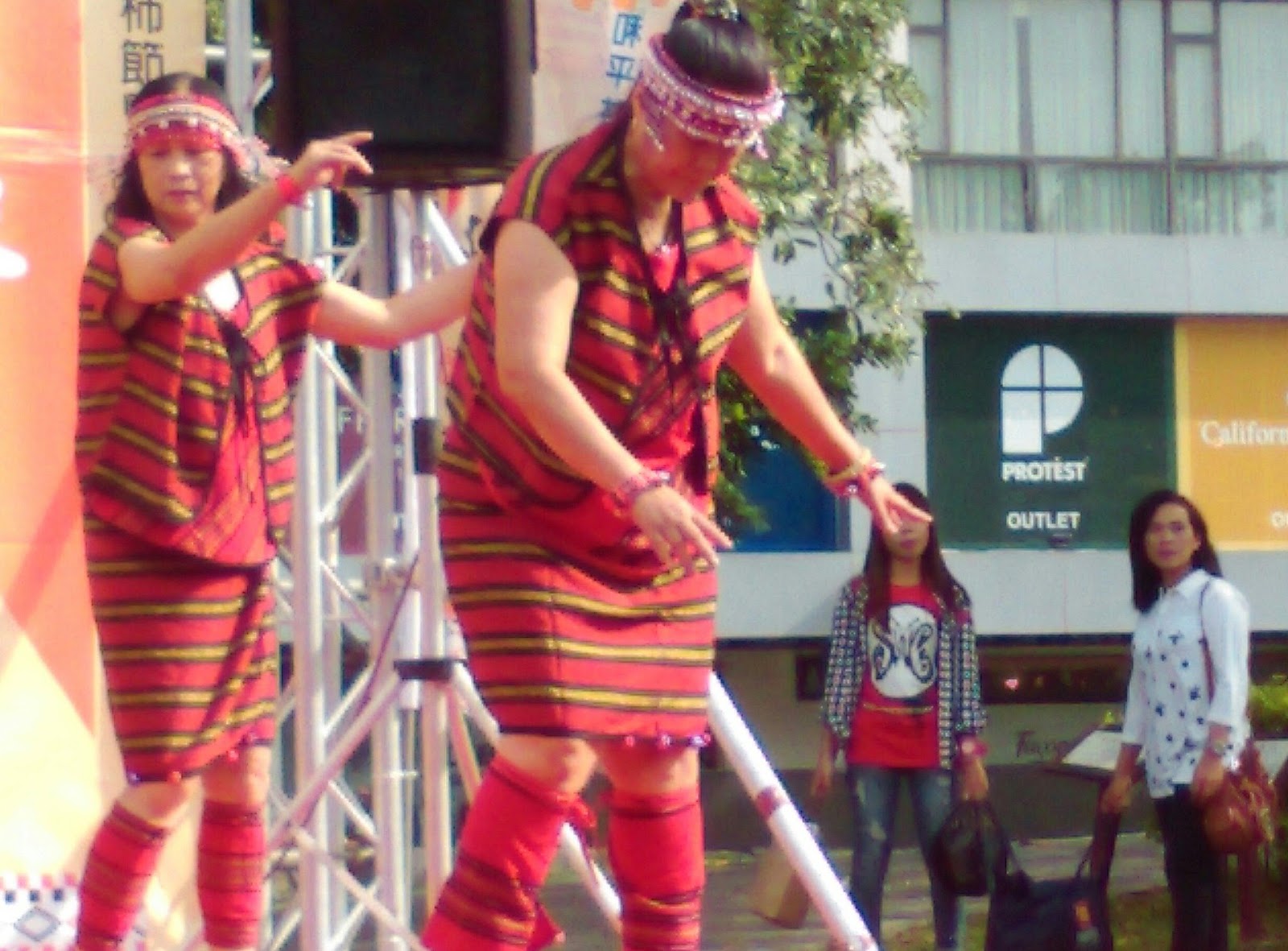 Taichung Journal Indonesians & Indigenous Taiwanese Share Taichung Park