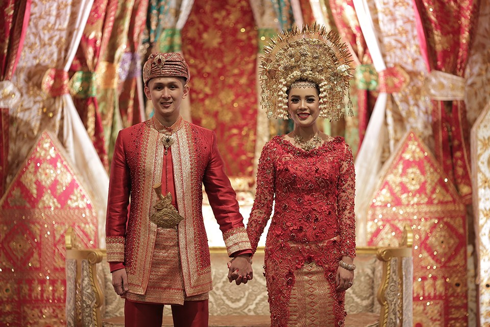 pakaian pengantin minang modern 