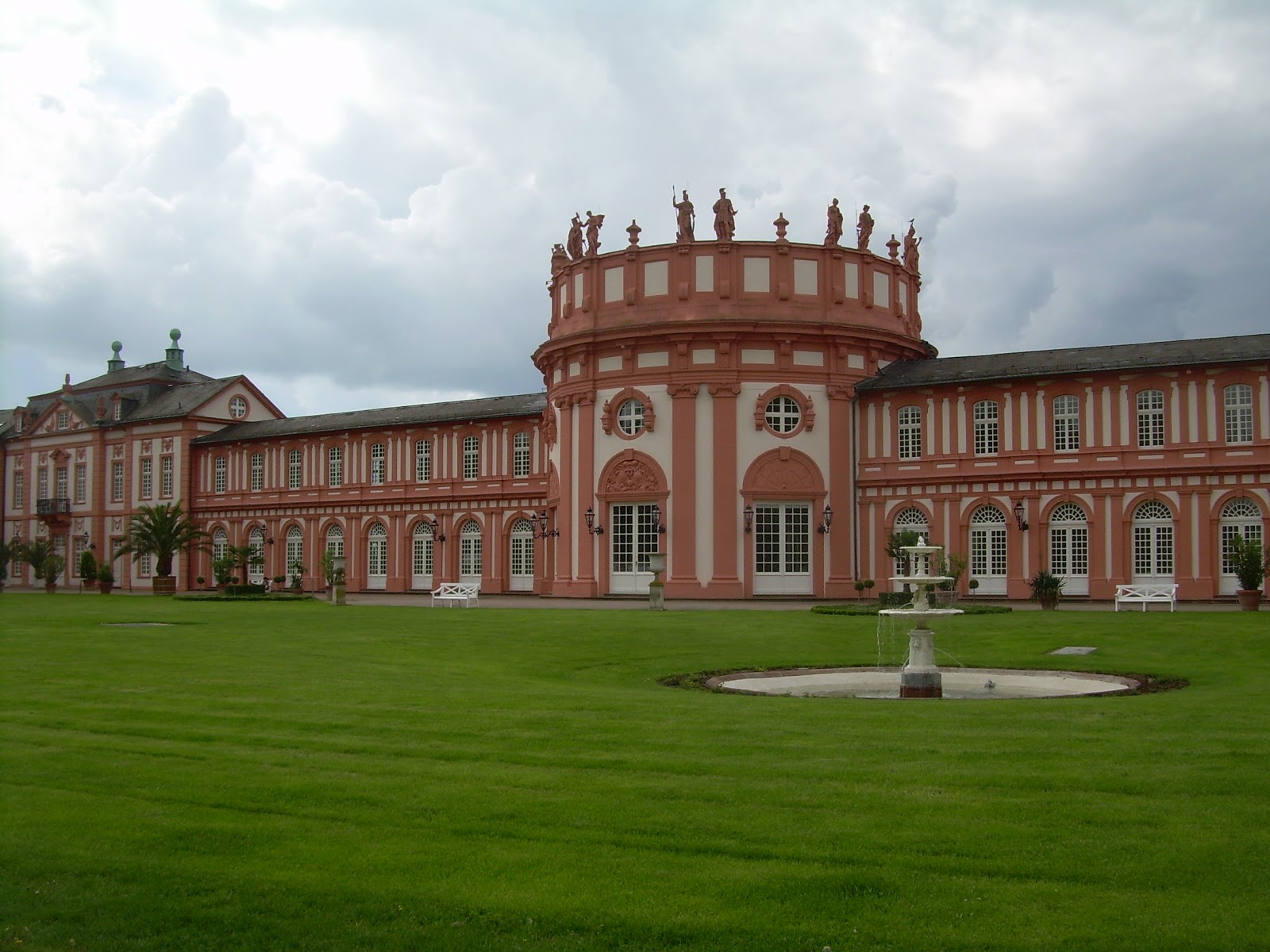 roaming-thru-europe-wiesbaden