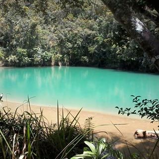 danau yang beda warna di indonesia