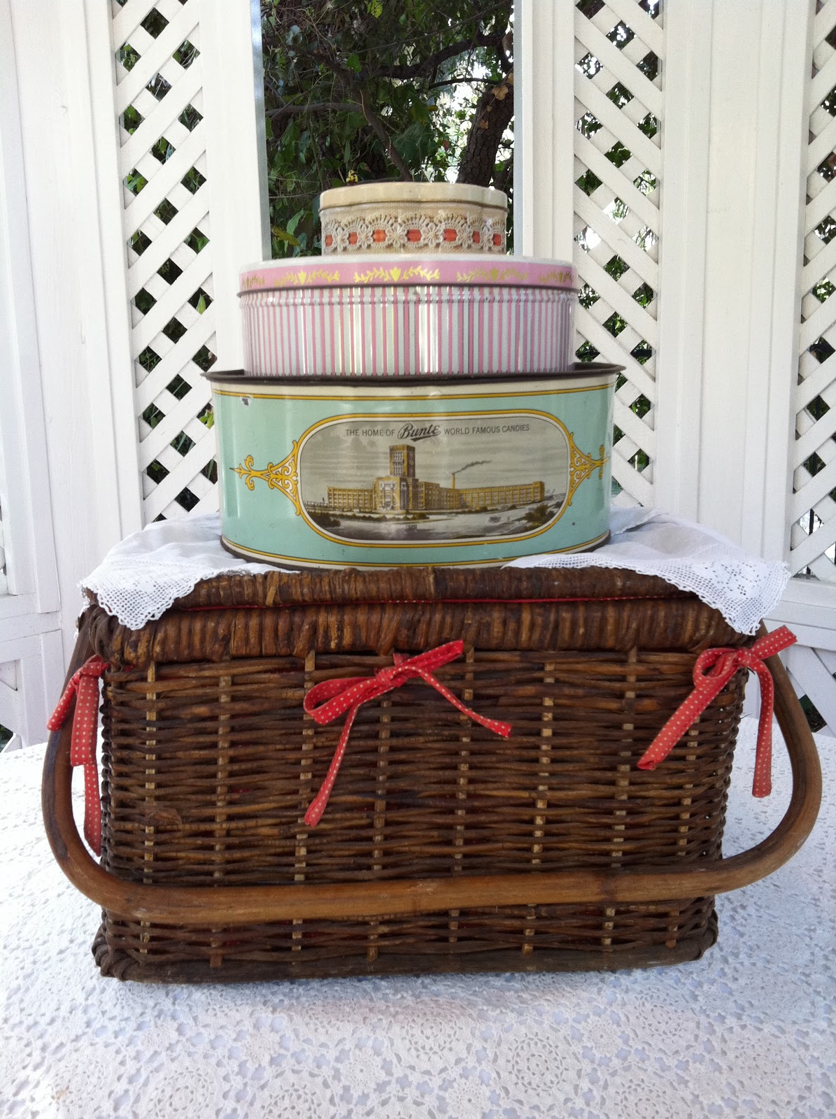 The Jones Victorian Estate Picnic Baskets are definitely VINTAGE and fun!