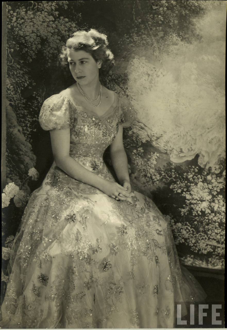 Fascinating photos of a young Queen Elizabeth II, 1930s-1950s - Rare