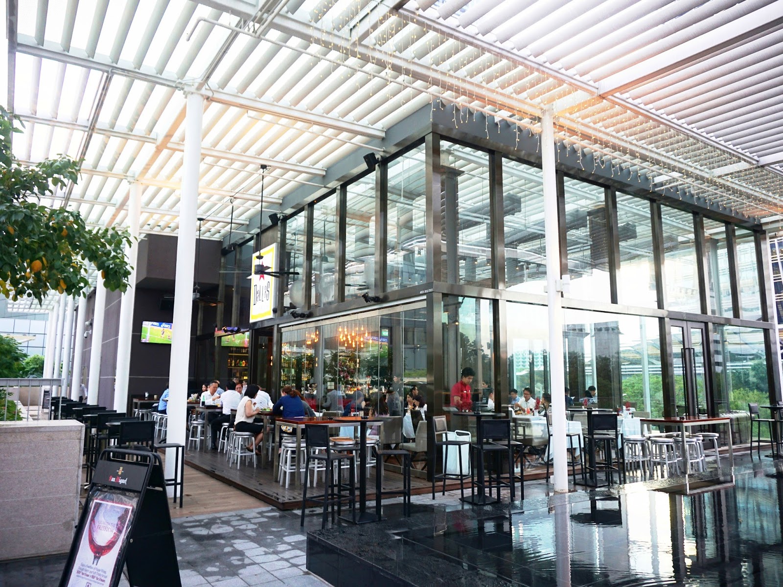 PinkyPiggu Dallas Restaurant & Bar Suntec City Sky Garden Hearty