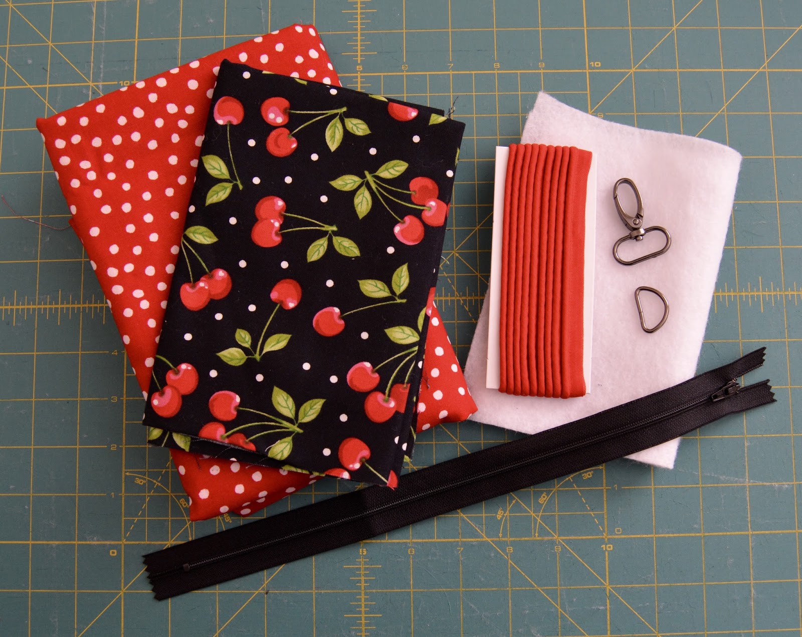 Roonie Ranching Piped Zipper Pouch Sewing Tutorial