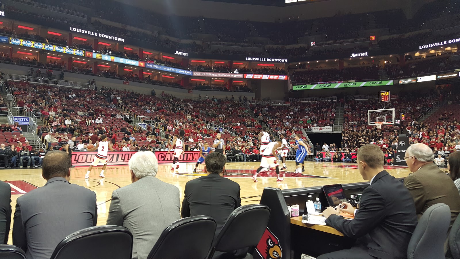 CatCardsBabies: U of L basketball game