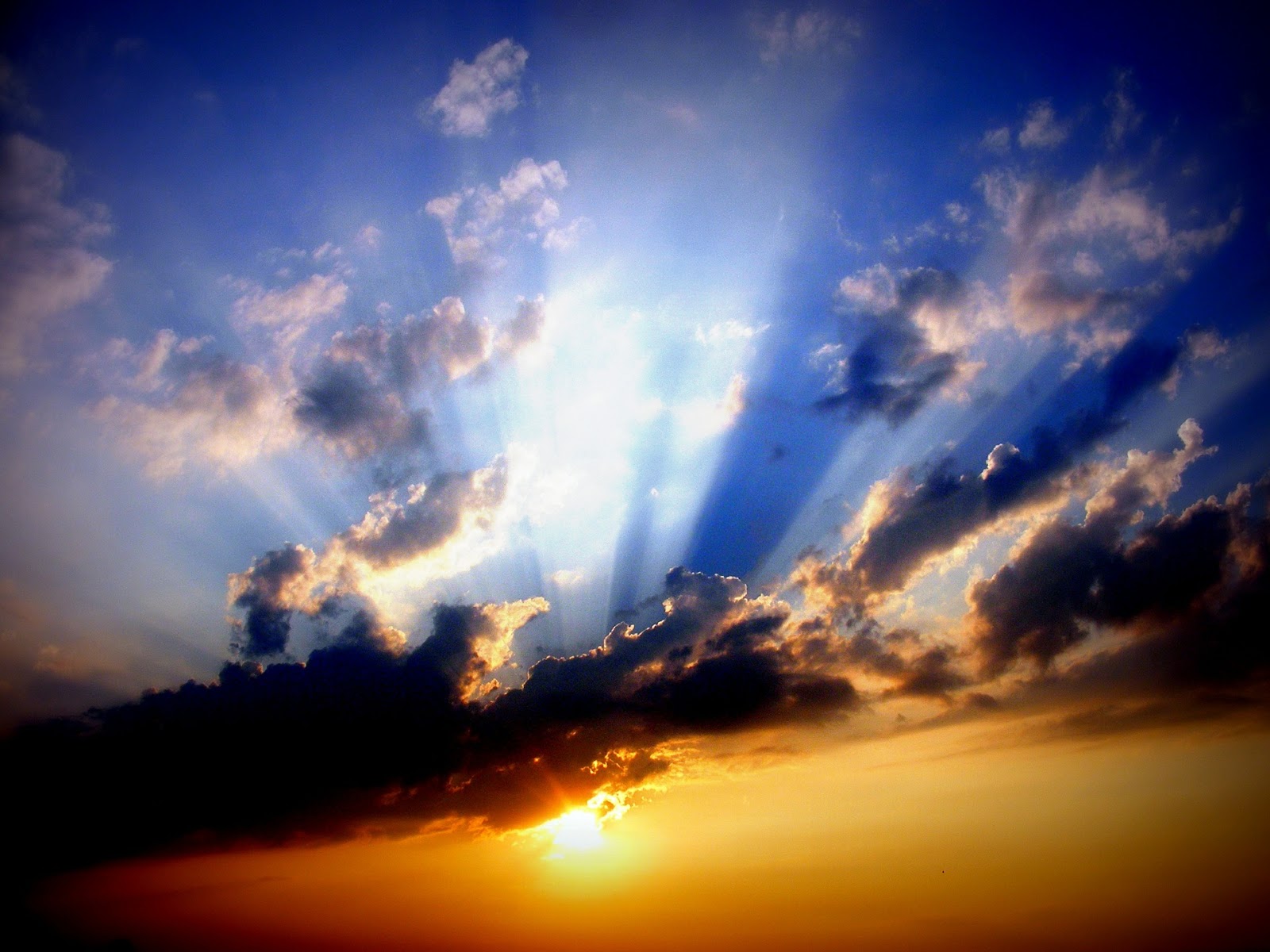 Puestas de sol espectaculares y hermosas en 16 fotografías