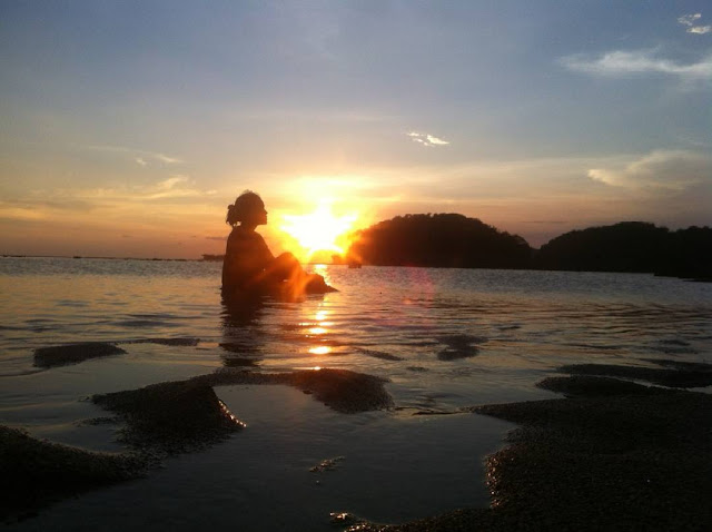 keindahan sunset di pantai balekambang foto indahnya sunset di pantai balekambang