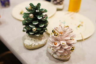 mini árvore de Natal, com pinhas mini árvore de Natal, com pinhas