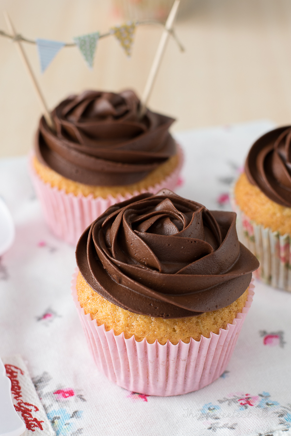 The Sweetest Taste: Cupcakes de chocolate y crema pastelera